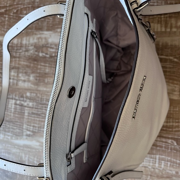 MICHAEL KORS PURSE - Picture 3 of 3